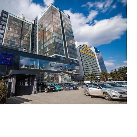 Glass New Apartments Ultracentral تشيسيناو المظهر الخارجي الصورة