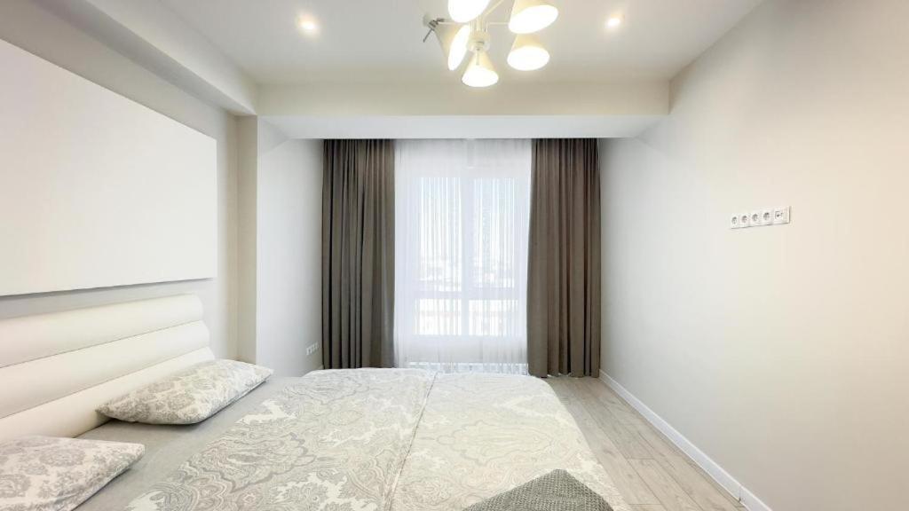 Glass New Apartments Ultracentral تشيسيناو المظهر الخارجي الصورة