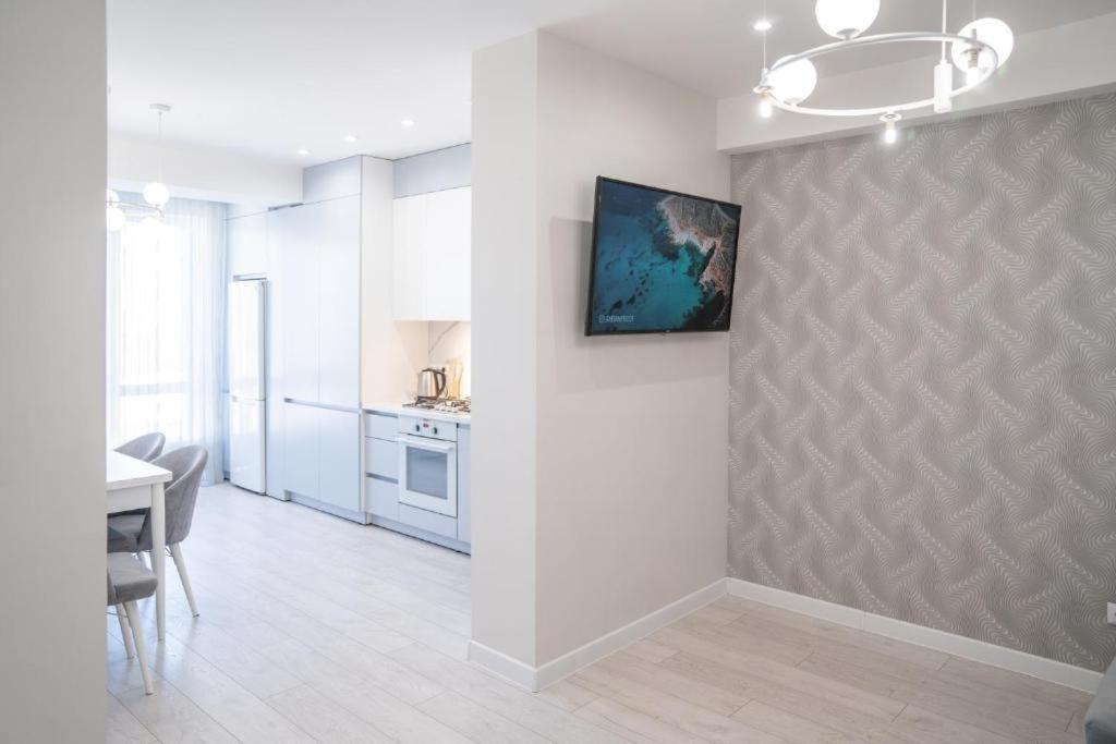 Glass New Apartments Ultracentral تشيسيناو المظهر الخارجي الصورة